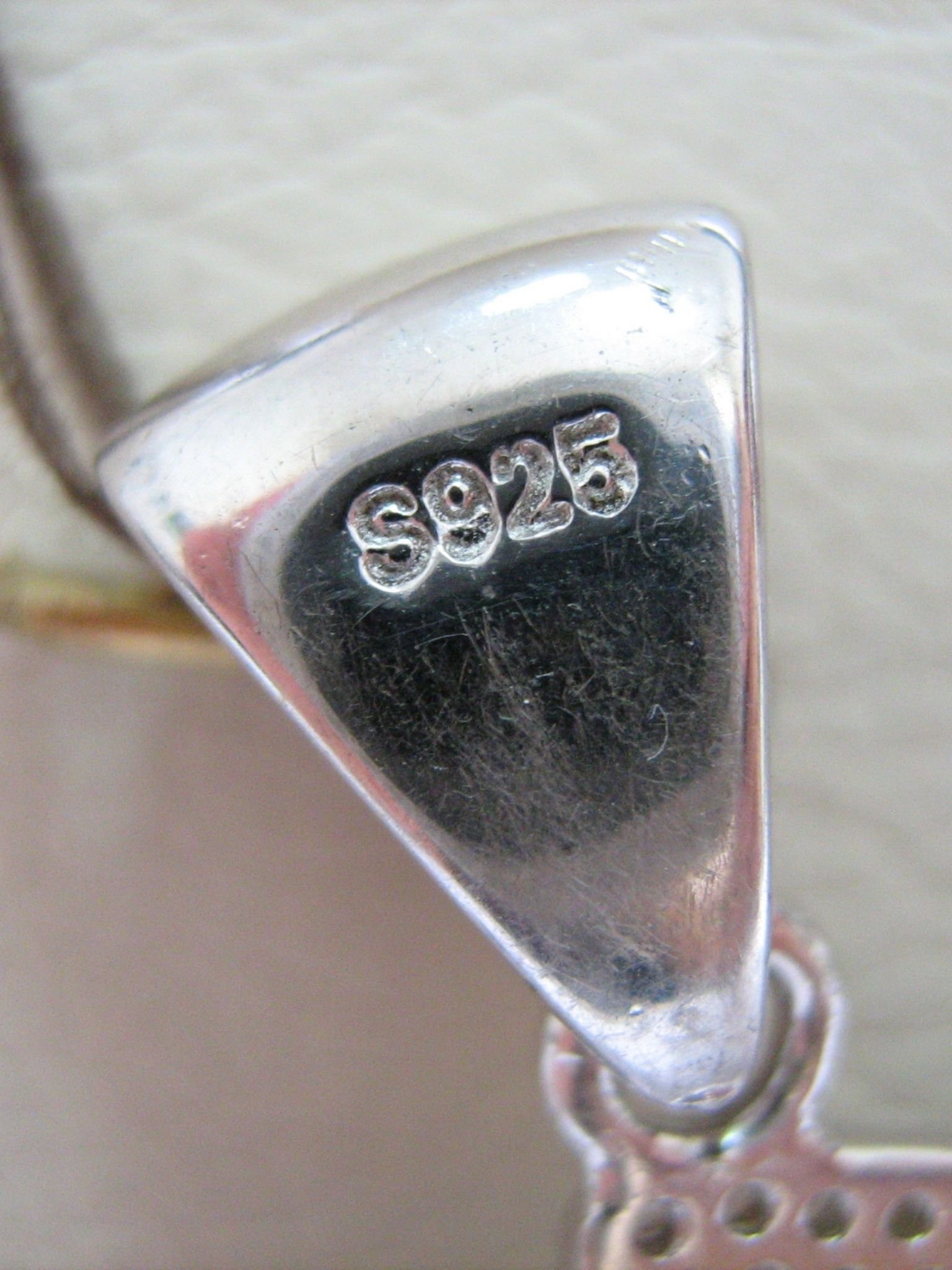 Poinçon de certification sterling 925 sur bijou en argent