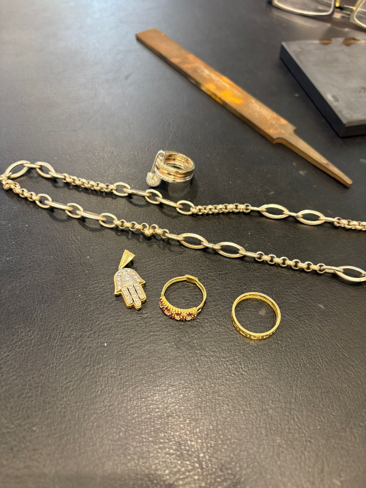 Bagues or anciennes et endommagées acceptées au rachat bijoux or