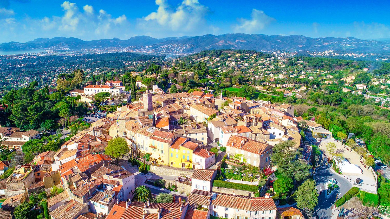 Vue aérienne de Mougins — Maison Or & Bijoux